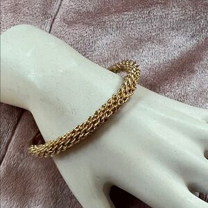 Elegant Gold Chain Bracelet
